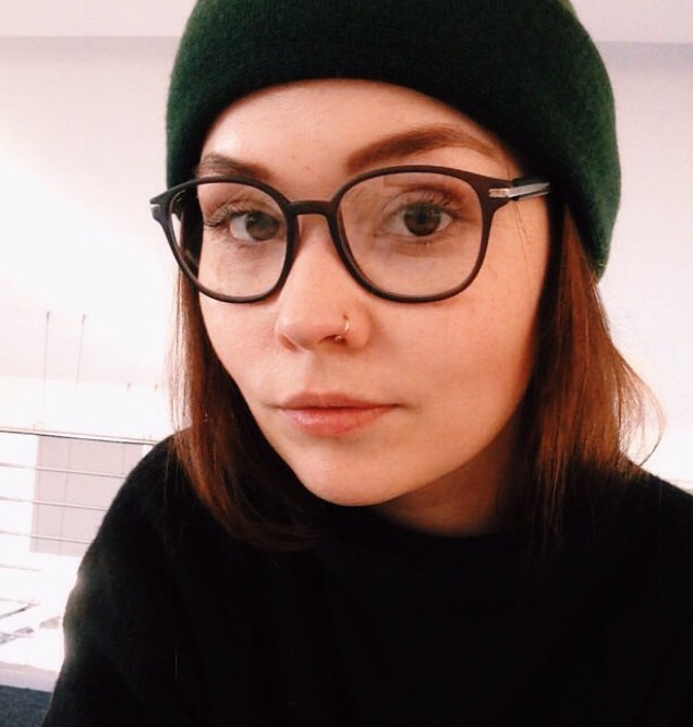 Laura mit der neuen Brille